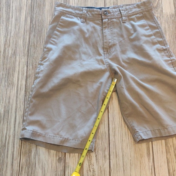 Volcom Shorts Khaki Flat Front Men's Size 29 Knee Length Bermuda Chinos - Picture 3 of 6